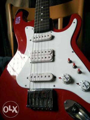 New givson electric guitar,5 months old, urgent