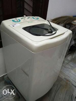 Samsung washing machine 10 years old.single tub