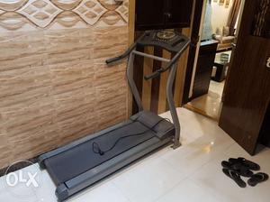 Treadmill in good condition with pulse detector