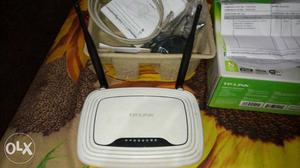 White TP-Link Internet Router