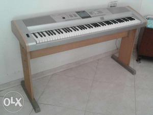 Yamaha Portable Grand DGX - 505 Keyboard