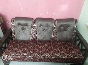 3 piece sofa in excellent condition. used only