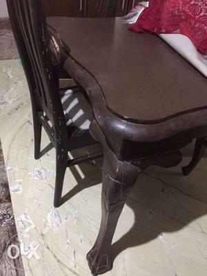 6 pc chairs n 1 table in very good condition