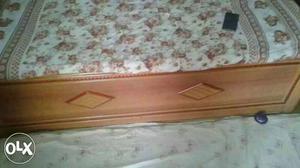 Brown Wooden dubal bed only no gadi