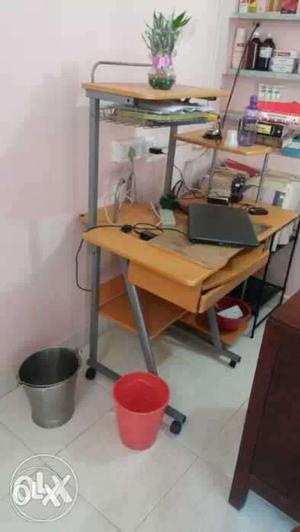Computer table