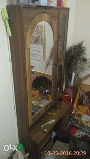 Dressing table with rack very good condition