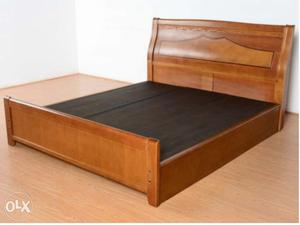 Gently used King Size Bed made of Rubber wood having