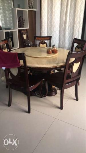 Marble dining table...in very gud condition