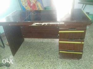 WODDEN OFFICE TABLE in good condition.3 years old