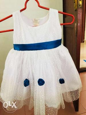 White And Blue Scoop-neck Sleeveless Dress