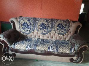 3+1+1 King size sofa. In goodcondition. 25k