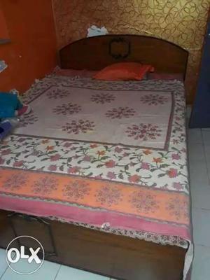 7/5 size bed with box facility Fully wooden