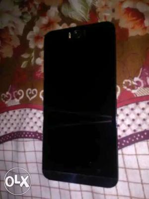 Asus zenfone selfy,phone is a gd condition 3 gb