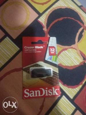 Black SanDisk Cruzer Blade 32 GB Box