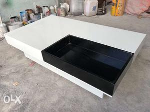 Brand new 4/2 feet center table in glossy