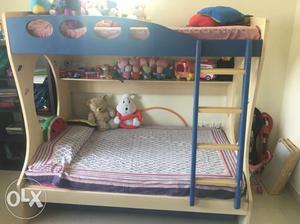 Has storage drawers, upper bed, lower bed and