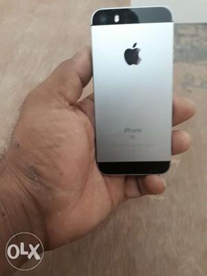 Hey guys i m selling my iphone se 32gb month