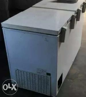 White 2-drawer deep freezer