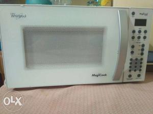 White General Electric Microwave Oven
