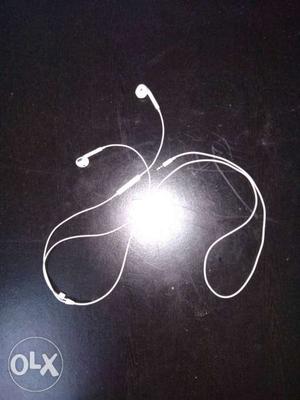 1 year iphone ear phone for sell. With 3.5mm