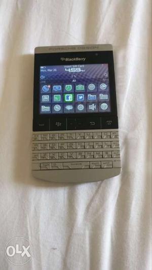 Blacberry P silver color Only mobile in fresh condition