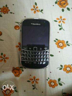 Blackberry bold  in mint(good) condition,with