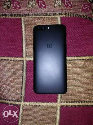 One plus 5 8gb ram 128gb with dash charger No