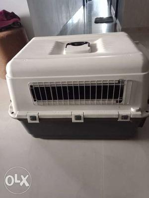Pet kennel, brand new condition. useful while