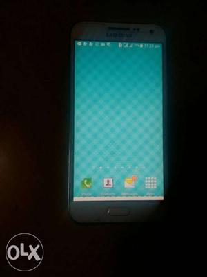 Samsung e5 16 gb 3g phone very clean maintained
