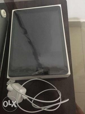 Brand New Apple iPad 32GB 9.7 inch with wifi (Only 3 days