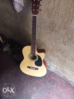 Brand new guitar only 1 manth use