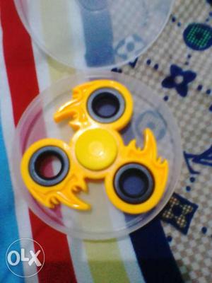 Yellow 3-blade Hand Spinner