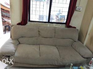 3 seater sofa Comfortable Good condition Message