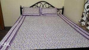 Almost new double bed iron cot size 5x6.5 ft,