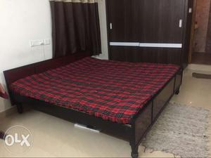 Bed with Mattress 6 months old Very Good Condition 6X6 size