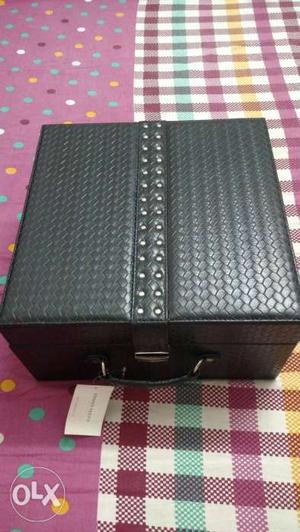 Brand New Leather Faux Bottle Case / Gift Box