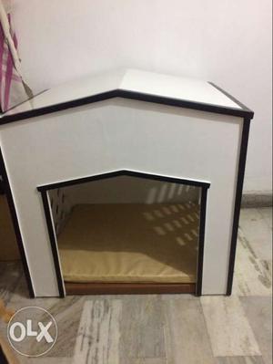 Brand new pet house with 2 cushion