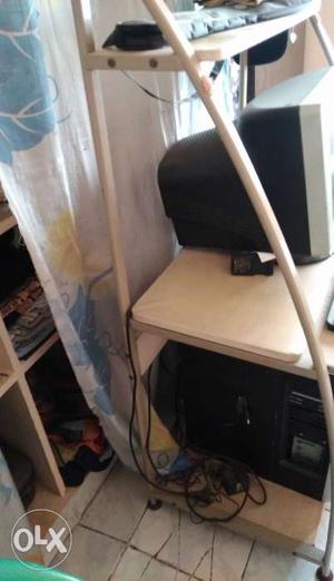 Computer table for sale, this can be dismantled.