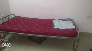 Core iron cot in good condition Along with