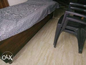 Divan in gud condition lot of storage space..
