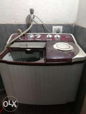 LG semi automatic washing machine 6.8kg for sale