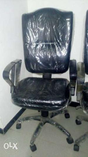 Office chair total 4 chairs for Sell.