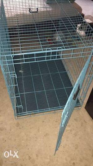 Pet cage made of metal with removable tray for