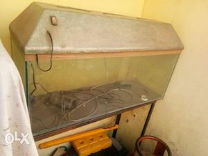 Wan to sell fish aquarium size is 3 by 2 fit and