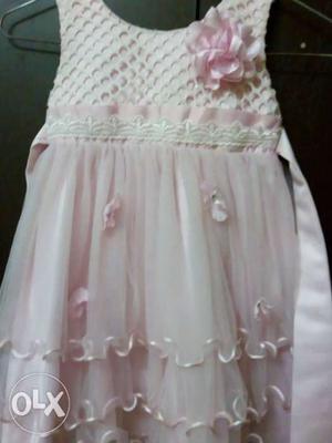 A beautiful used frock for kid 3-4 yr