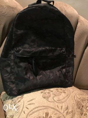 Backpack 2 months old in execellent condition