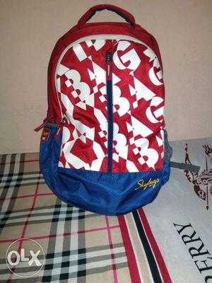 FOR SALE A branded school bag (SKYBAGS) is