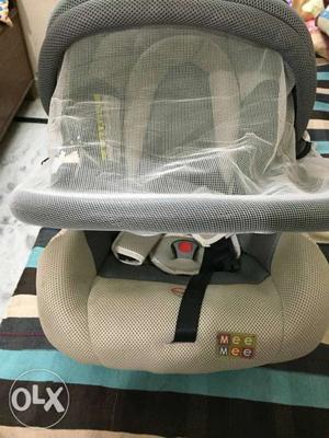 Mee mee brand car seat 6 months old in very good