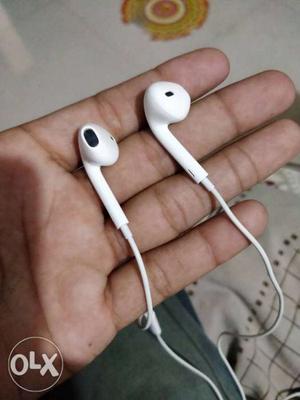 Original earphones iPhone And new brand condition