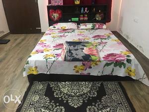 Queen size bed with matress 1 yr old in good